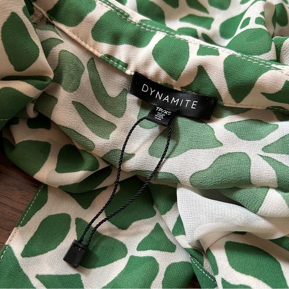 NWOT Dynamite Raglan Tie Wrap Blouse Beige/White Funky Bell Sleeve Size XS - Picture 5 of 10